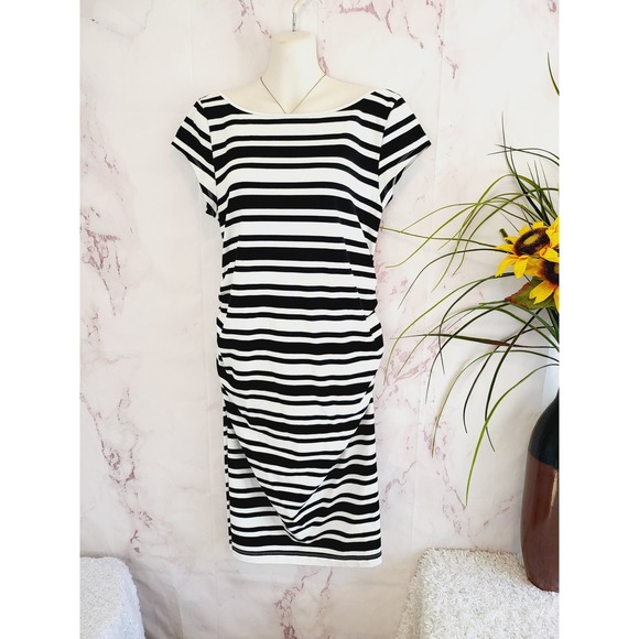 Soon Maternity Leo Cap Sleeve Maternity Dress - Picture 8 of 11